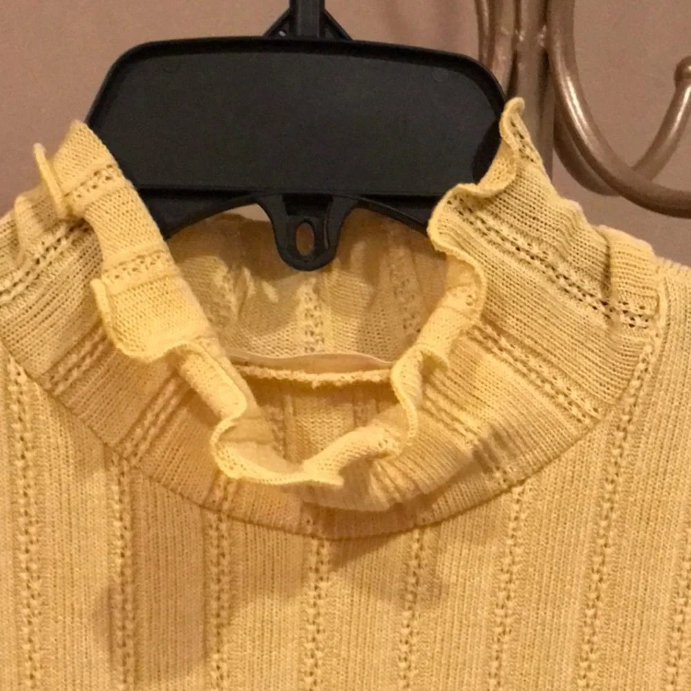 NWT!  Lightweight top - Picture 3 of 6